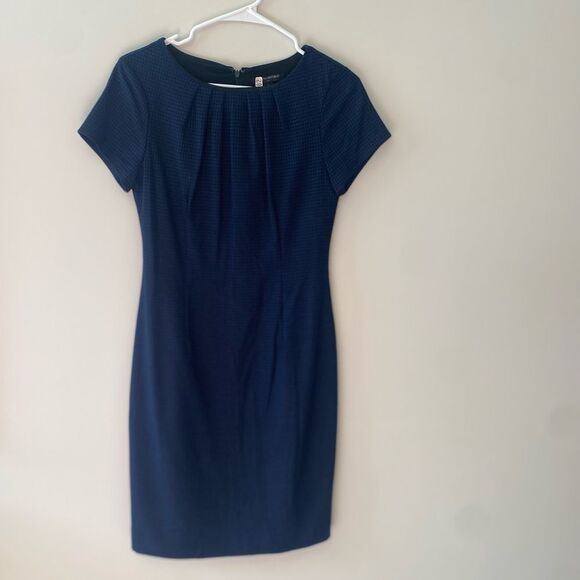 Banana Republic Blue and Black Checkered suit dress - Picture 4 of 4